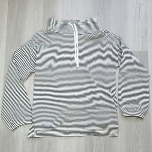 🌺2/10🌺 White sweater with black stripes